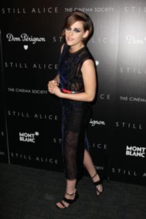 Kristen Stewart feet photo thumbnail