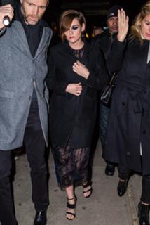 Kristen Stewart feet photo thumbnail