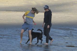 Kristen Stewart feet photo thumbnail