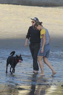 Kristen Stewart feet photo thumbnail