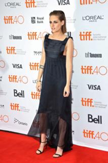 Kristen Stewart feet photo thumbnail