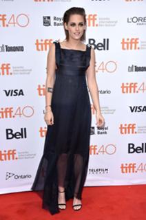 Kristen Stewart feet photo thumbnail