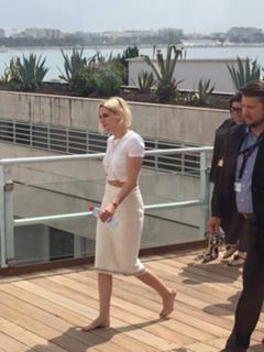 Kristen Stewart feet photo thumbnail