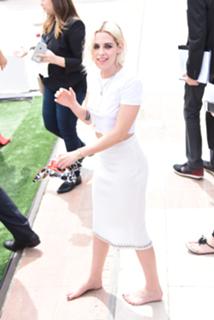 Kristen Stewart feet photo thumbnail