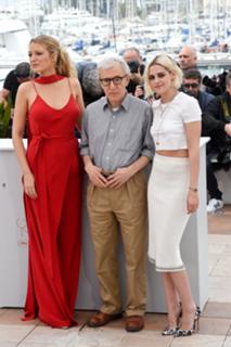 Kristen Stewart feet photo thumbnail