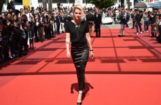 Kristen Stewart feet photo thumbnail