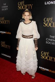 Kristen Stewart feet photo thumbnail