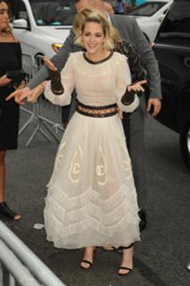 Kristen Stewart feet photo thumbnail