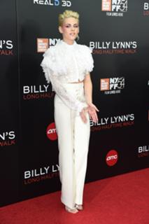 Kristen Stewart feet photo thumbnail