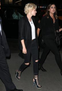 Kristen Stewart feet photo thumbnail