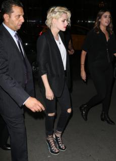 Kristen Stewart feet photo thumbnail