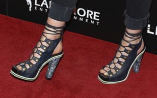 Kristen Stewart feet photo thumbnail