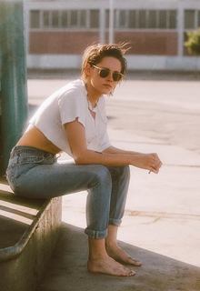 Kristen Stewart feet photo thumbnail