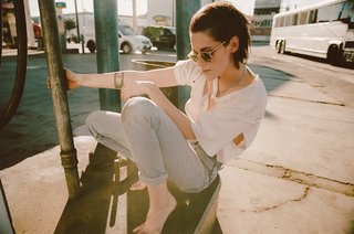 Kristen Stewart feet photo thumbnail
