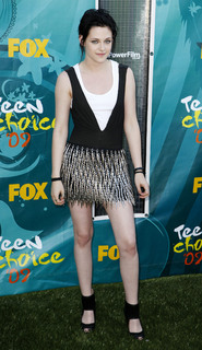 Kristen Stewart feet photo thumbnail