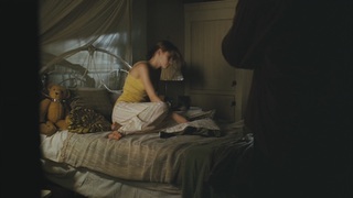 Kristen Stewart feet photo thumbnail
