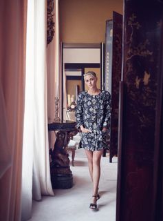 Kristen Stewart feet photo thumbnail