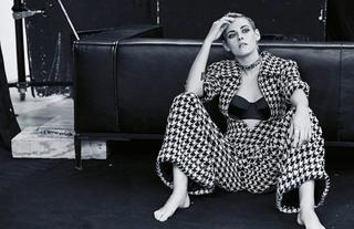 Kristen Stewart feet photo thumbnail