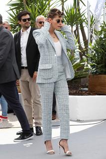 Kristen Stewart feet photo thumbnail