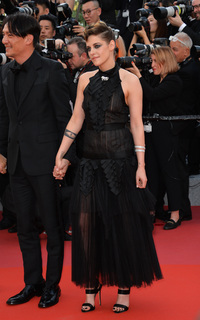 Kristen Stewart feet photo thumbnail