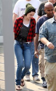 Kristen Stewart feet photo thumbnail
