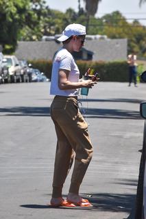 Kristen Stewart feet photo thumbnail