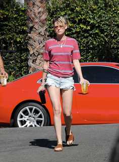 Kristen Stewart feet photo thumbnail