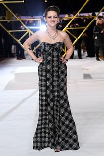 Kristen Stewart feet photo thumbnail
