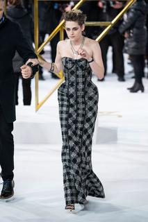 Kristen Stewart feet photo thumbnail