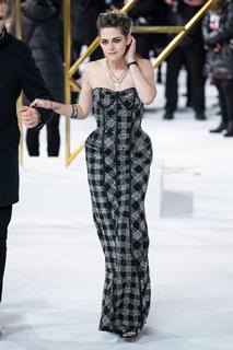 Kristen Stewart feet photo thumbnail