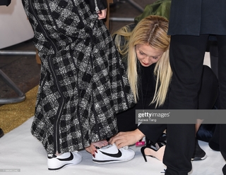 Kristen Stewart feet photo thumbnail