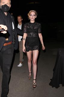 Kristen Stewart feet photo thumbnail