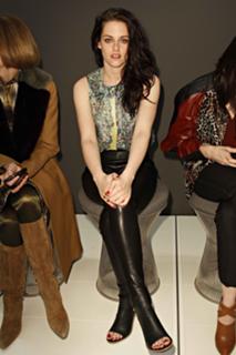 Kristen Stewart feet photo thumbnail
