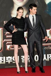 Kristen Stewart feet photo thumbnail