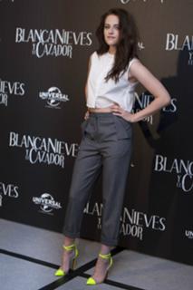 Kristen Stewart feet photo thumbnail