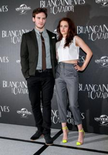 Kristen Stewart feet photo thumbnail