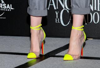 Kristen Stewart feet photo thumbnail