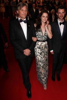 Kristen Stewart feet photo thumbnail