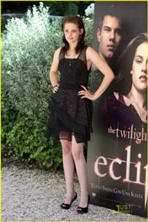Kristen Stewart feet photo thumbnail