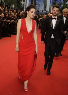 Kristen Stewart feet photo thumbnail