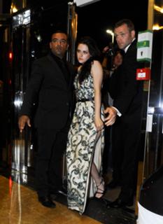 Kristen Stewart feet photo thumbnail