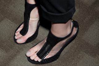 Kristen Stewart feet photo thumbnail