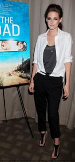 Kristen Stewart feet photo thumbnail