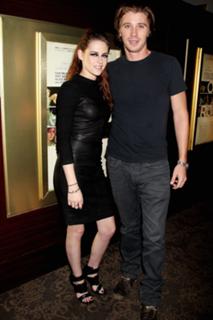 Kristen Stewart feet photo thumbnail