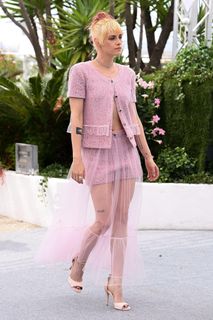 Kristen Stewart feet photo thumbnail