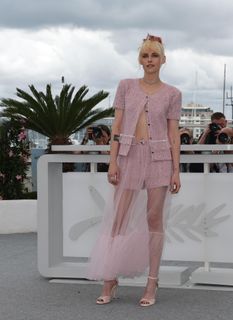 Kristen Stewart feet photo thumbnail