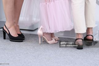 Kristen Stewart feet photo thumbnail