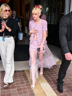 Kristen Stewart feet photo thumbnail