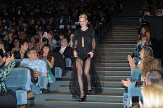 Kristen Stewart feet photo thumbnail