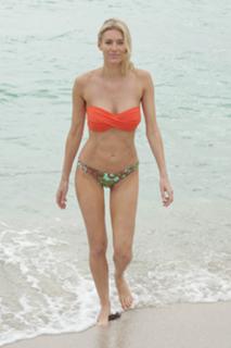 Kristen Taekman feet photo thumbnail